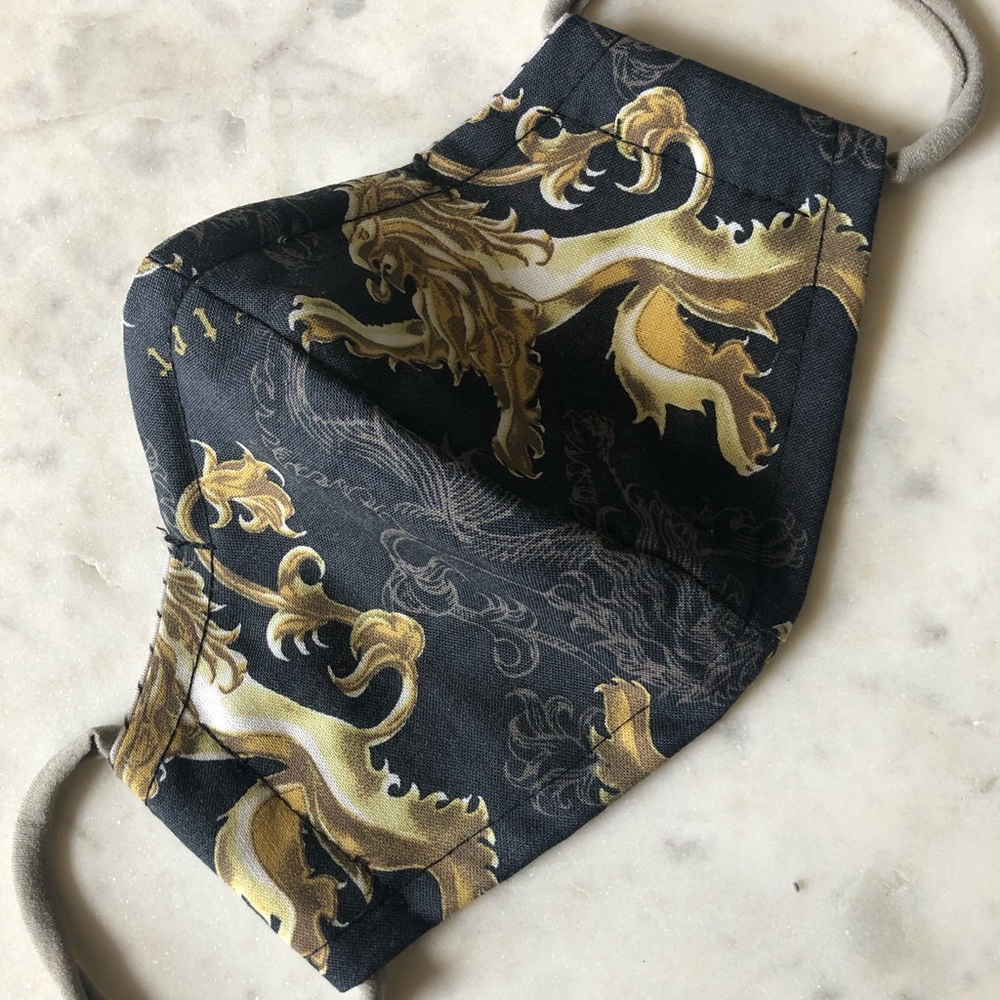 Lions 🦁 Breathable mask w/ stretchy ear loops.